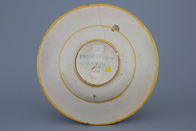 &quot;Istoriato&quot; bord in majolica met tafereel van de Exodus, Urbino, 16e eeuw