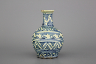 An Italian maiolica blue and white bottle-shaped jug, 17th C.