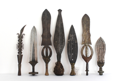 Verzameling van 20 messen en speren van verschillende Afrikaanse stammen, 19e-20e eeuw
