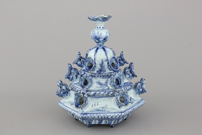 A rare pyramid-shaped Italian Cantagalli tulip vase, 19th C.