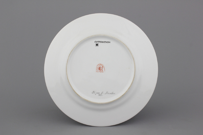 Plat en supr&eacute;matisme russe, Imperial Porcelain Factory, d'apr&egrave;s Malevich