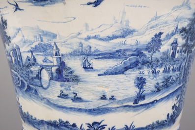 Impressionant vase de jardin en fa&iuml;ence de Delft, bleu et blanc, env. 1700