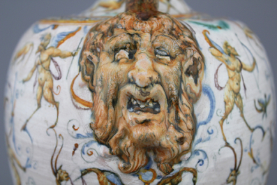 Belangrijke heraldische majolica kan uit Urbino, atelier Fontana, ca 1560