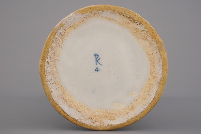 Vase en fa&iuml;ence de Delft, bleu et blanc avec chinoiserie, 17e
