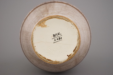 Bruin gespikkelde geglazuurde Boch Fr&egrave;res Keramis vaas, ontwerp Charles Catteau, eerste helft 20e eeuw