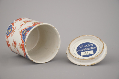 Boite couverte cylindrique en fa&iuml;ence de Delft dor&eacute;, 18e