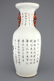 Vase en porcelaine de Chine polychrome &agrave; d&eacute;cor de dames dans un jardin, 19e