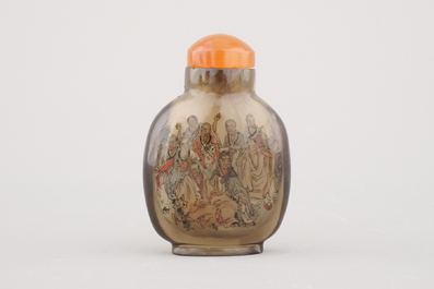 A Chinese reverse painted glass snuff bottle