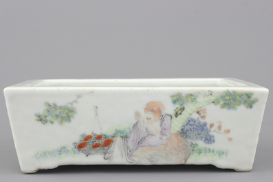 A Chinese porcelain polychrome rectangular bonsai bowl in Qianjiang style, 19/20th C.