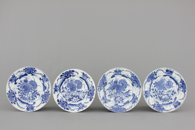 Groupe de 8 assiettes en porcelaine de Chine, bleu et blanc, 18e