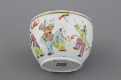 Opmerkelijke kom in Chinees porselein met erotische taferelen, 19e eeuw