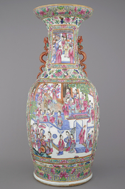 Zeer grote vaas in Chinees porselein met paleisscene en oren in draakvorm, Tongzhi, 19e eeuw