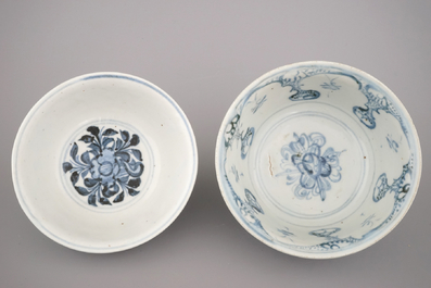 Deux coupes en porcelaine de Chine, bleu et blanc, dynastie Ming