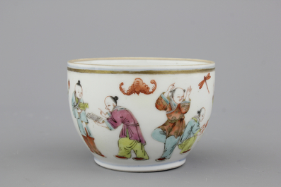 Coupe remarquable en porcelaine de Chine avec sc&egrave;nes &eacute;rotiques, 19e