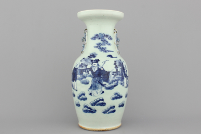 Trois grands vases c&eacute;ladon en porcelaine de Chine:  un avec objets de lettr&eacute;s, un avec un Immortel et un avec un paon, 19e-20e