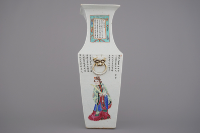 Vase carr&eacute; en porcelaine de Chine &agrave; d&eacute;cor d'acteurs et de po&egrave;mes, Wu Shuang Pu, 19e