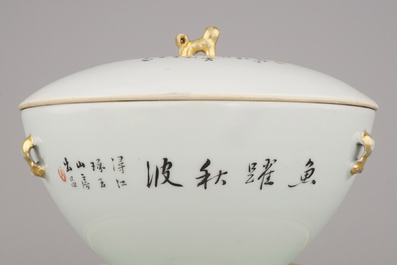 A Chinese porcelain hot food container, 19/20th C., in the style of Deng Bishan