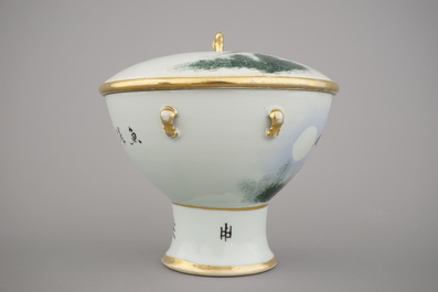 A Chinese porcelain hot food container, 19/20th C., in the style of Deng Bishan