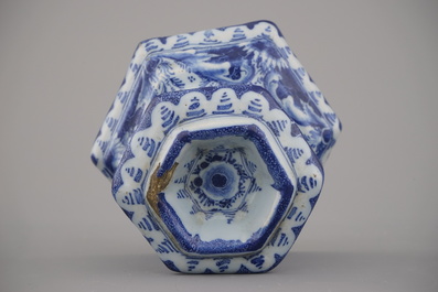 Sali&egrave;re en fa&iuml;ence de Delft, bleu et blanc, Nuremberg, 18e
