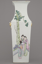 Verfijnde vierkante vaas in Chinees porselein, 19e-20e eeuw