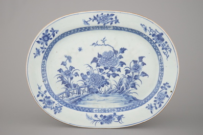 Terrine couverte sur plat en porcelaine de Chine, bleu et blanc, Qianlong, 18e