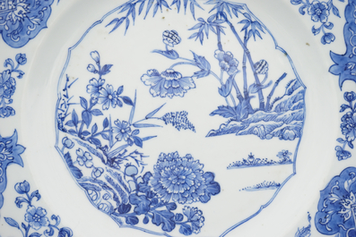 Paar blauw en witte schotels in Chinees porselein, 18e eeuw