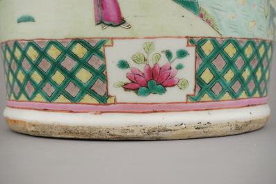 Grand vase en porcelaine de Chine &agrave; d&eacute;cor d'Immortels, 19e