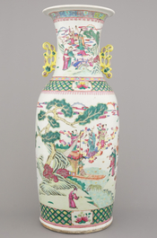 Grand vase en porcelaine de Chine &agrave; d&eacute;cor d'Immortels, 19e