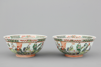 A pair of Chinese porcelain famille verte bowls, 19th C.