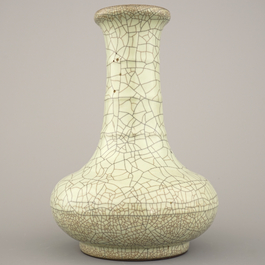 Chinese flesvormige vaas, Ge glazuur, 18e eeuw