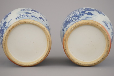 Paar blauw en witte vazen met deksels in Chinees porselein, 19e eeuw
