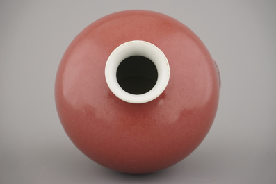 A Chinese porcelain monochrome peachbloom vase, 19th C.