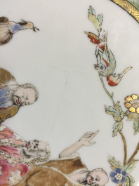 A Chinese porcelain famille rose plate for the Dutch market &quot;The Doctor's visit to the emperor&quot;, 18th C.