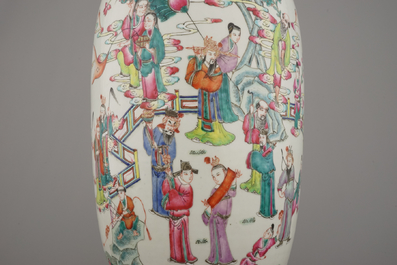 A large Chinese porcelain vase with a garden scene, 19th C.