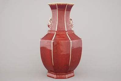 A Chinese porcelain monochrome red vase with peach handles, 18/19th C.