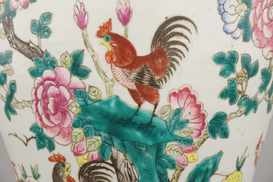 A Chinese porcelain polychrome jar and cover with a cockerel, 19th C.