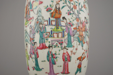 Grand vase en porcelaine de Chine &agrave; d&eacute;cor de sc&egrave;nes de jardin, 19e