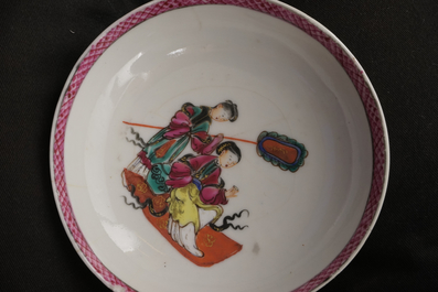 Paire de bols et pochons mandarins, famille rose, Qianlong, 18e