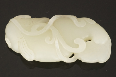 Sculpture chinoise d'un poisson en jade c&eacute;ladon, dynastie Qing