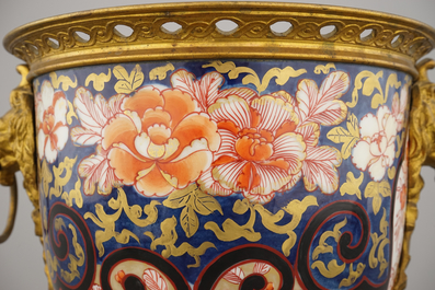 An ormolu-mounted Chinese porcelain bowl, 19th C.