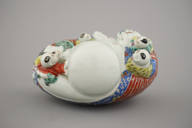 Boeddha avec gar&ccedil;ons en porcelaine de Chine, polychrome, 19e-20e