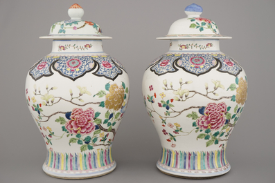 A pair of Chinese porcelain famille rose vases with floral decoration, 19th C.