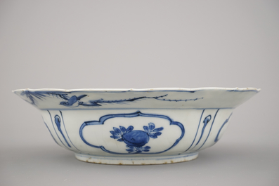 Coupe Wan-LI 'klapmuts' en porcelaine de Chine, bleu et blanc, dynastie Ming, 16e