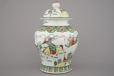 Wucai vaas met deksel in Chinees porselein met afbeelding van krijgers te paard, 19e eeuw