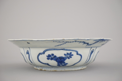 A Chinese porcelain blue and white Ming dynasty Wan-Li klapmuts bowl, 16th C.