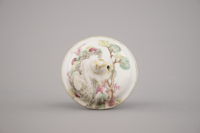Zeer fijne theepot met deksel in Chinees exportporselein, Qianlong, 18e eeuw