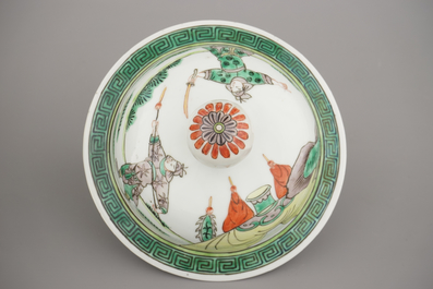 A Chinese porcelain wucai vase and cover depicting warriors on horseback, 19th C.