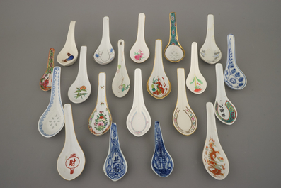 A collection of Chinese porcelain spoons, 18-20th C.