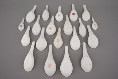 A collection of Chinese porcelain spoons, 18-20th C.