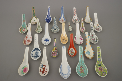 A collection of Chinese porcelain spoons, 18-20th C.